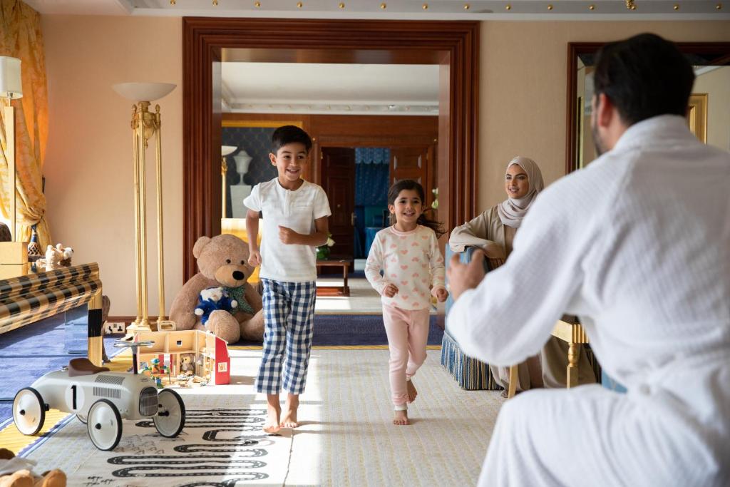 Family Friendly Communities in Dubai Your Luxury Stay Begins Here